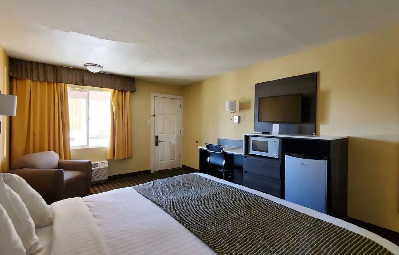 Ramada By Wyndham Flagstaff East Hotel Exterior photo
