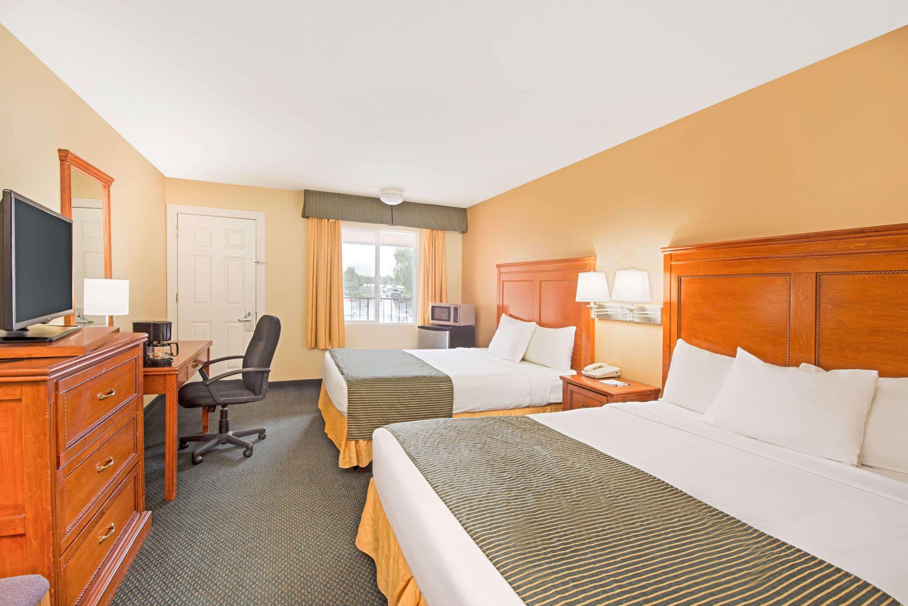 Ramada By Wyndham Flagstaff East Hotel Exterior photo