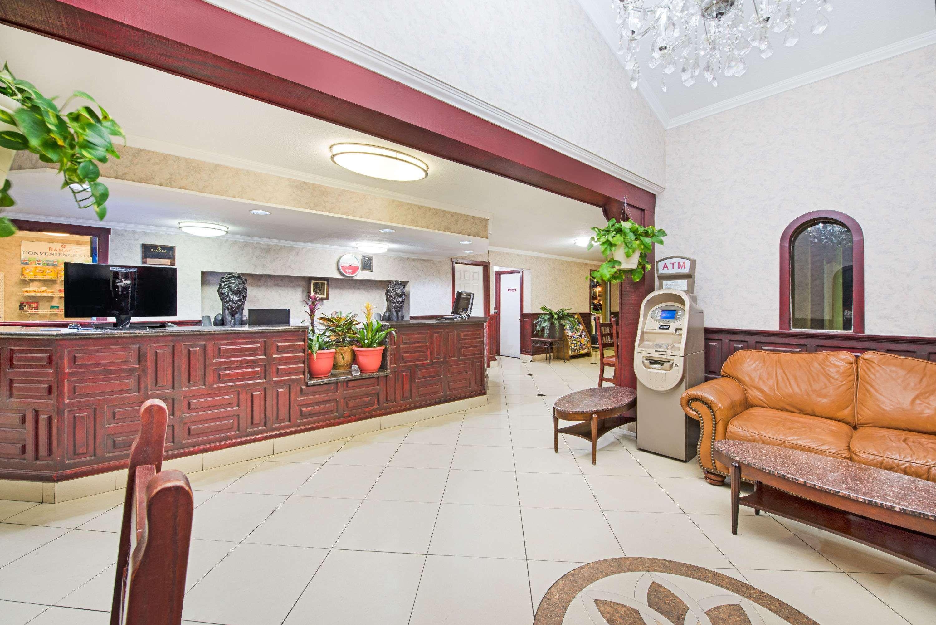 Ramada By Wyndham Flagstaff East Hotel Exterior photo